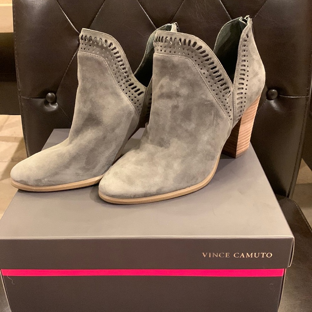 Vince Camuto Suede Fileana Split Shaft Boots in Grey size 9m